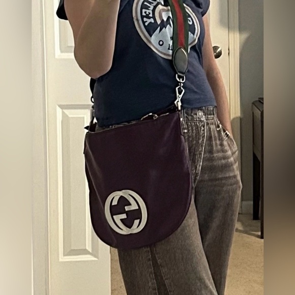Gucci Purple Shoulder Bag with Gold Logo - Picture 7 of 8